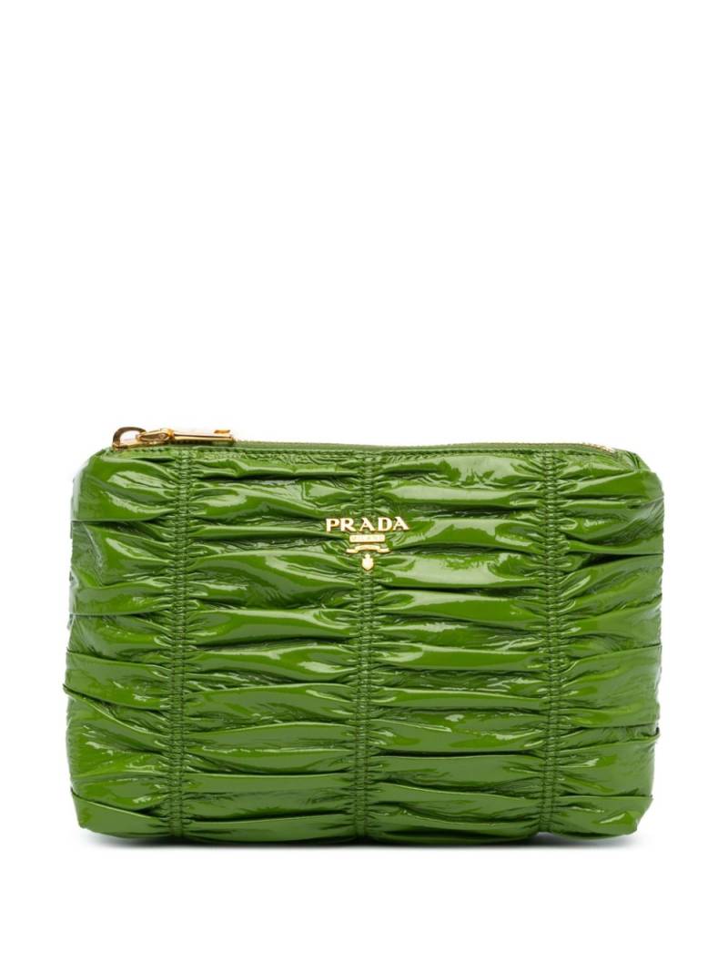 Prada Pre-Owned 21st Century Vernice Gaufre pouch - Green von Prada Pre-Owned