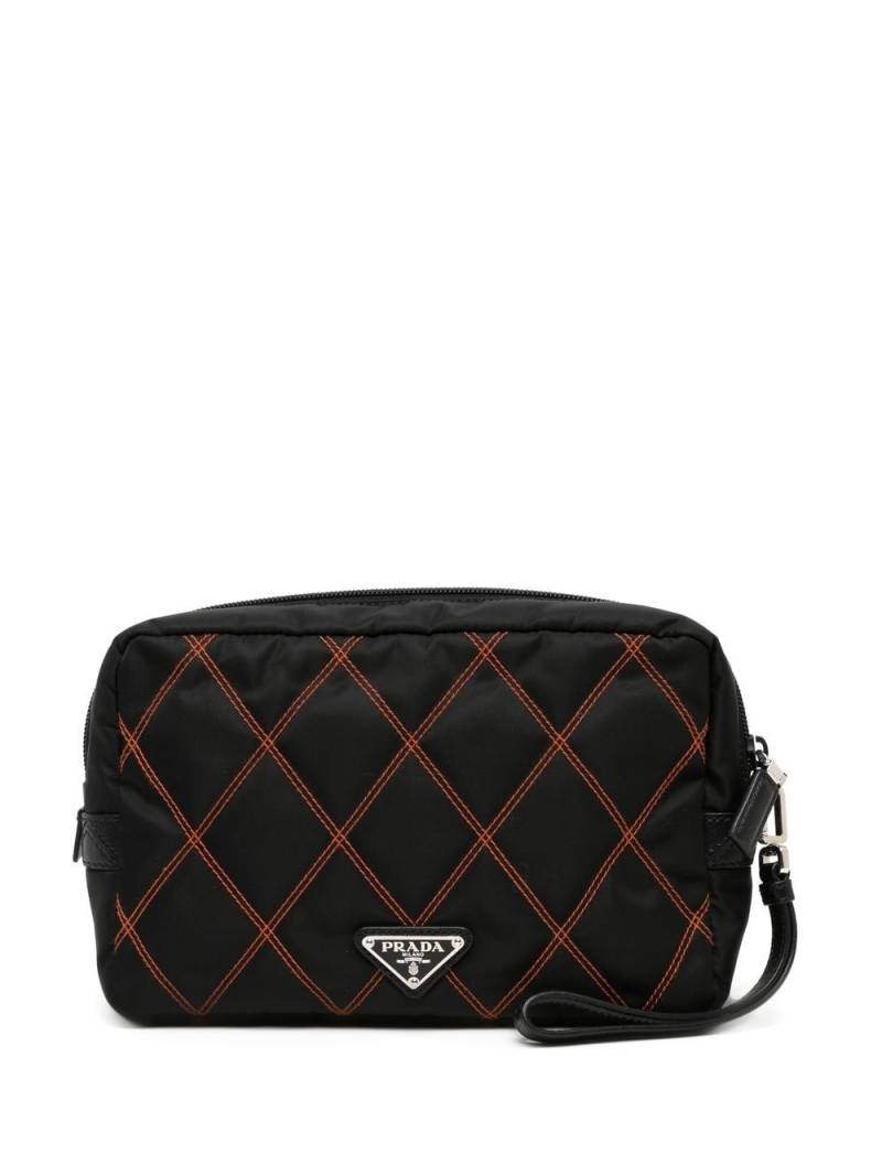 Prada Pre-Owned diamond-quilted logo plaque clutch - Black von Prada Pre-Owned