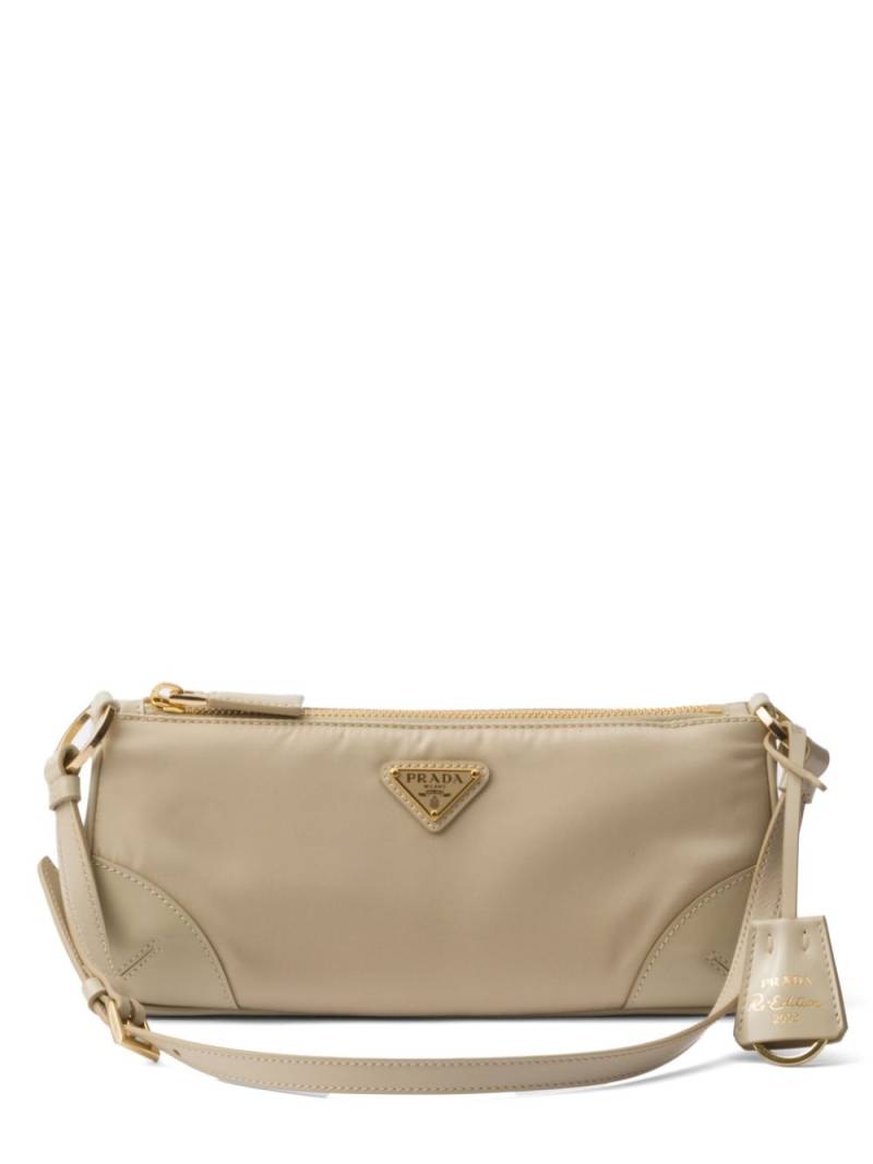 Prada Re-Edition 2002 shoulder bag - Neutrals von Prada