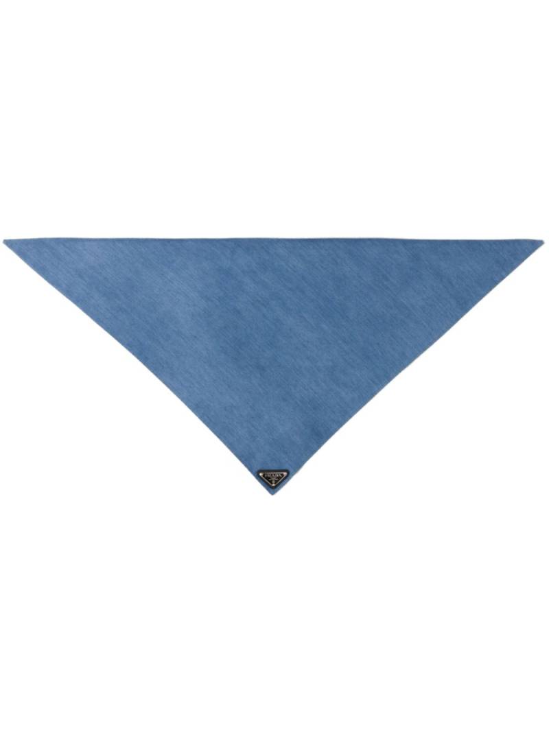 Prada enamel triangle logo denim scarf - Blue von Prada