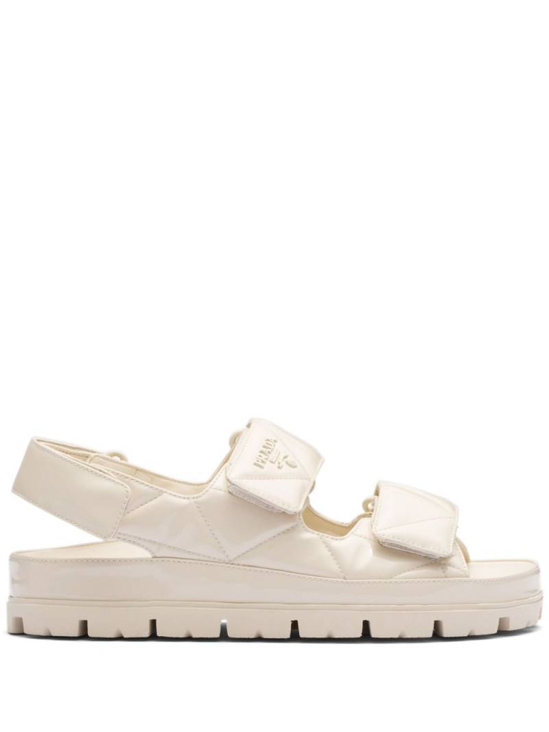 Prada logo-lettering quilted sandals - Neutrals von Prada