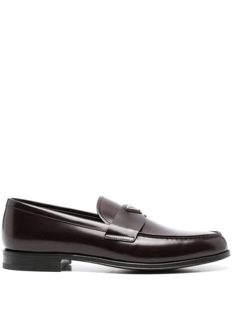 Prada triangle enamel logo leather loafers - Red von Prada