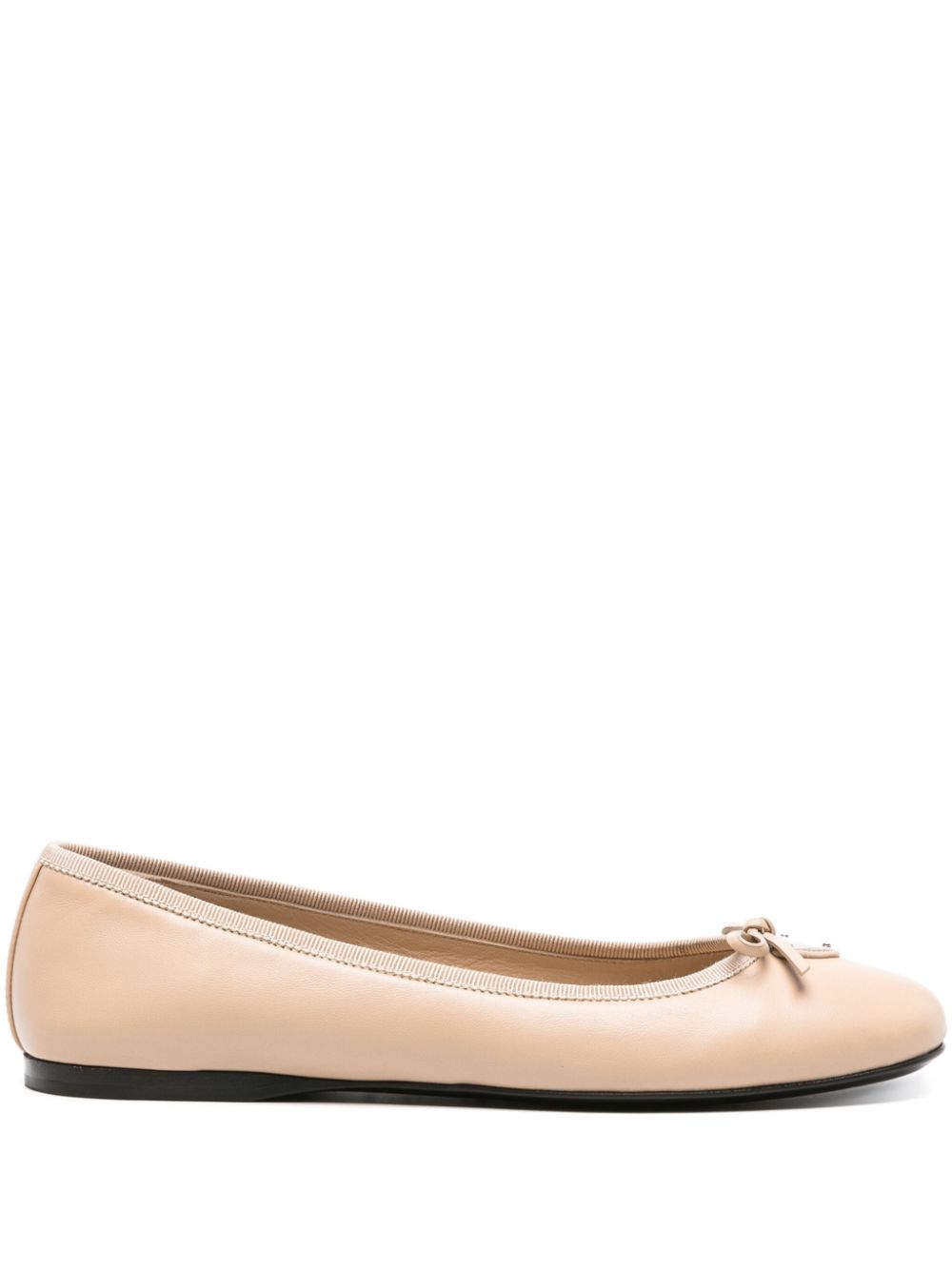 Prada triangle-logo leather ballerina shoes - Neutrals von Prada