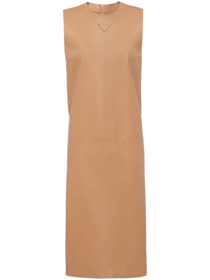 Prada triangle-logo leather shift dress - Brown von Prada