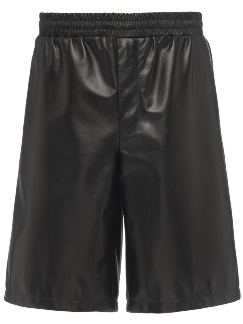 Prada triangle-logo leather Bermuda shorts - Black von Prada