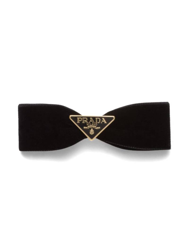 Prada triangle-logo velvet hair clip - Black von Prada