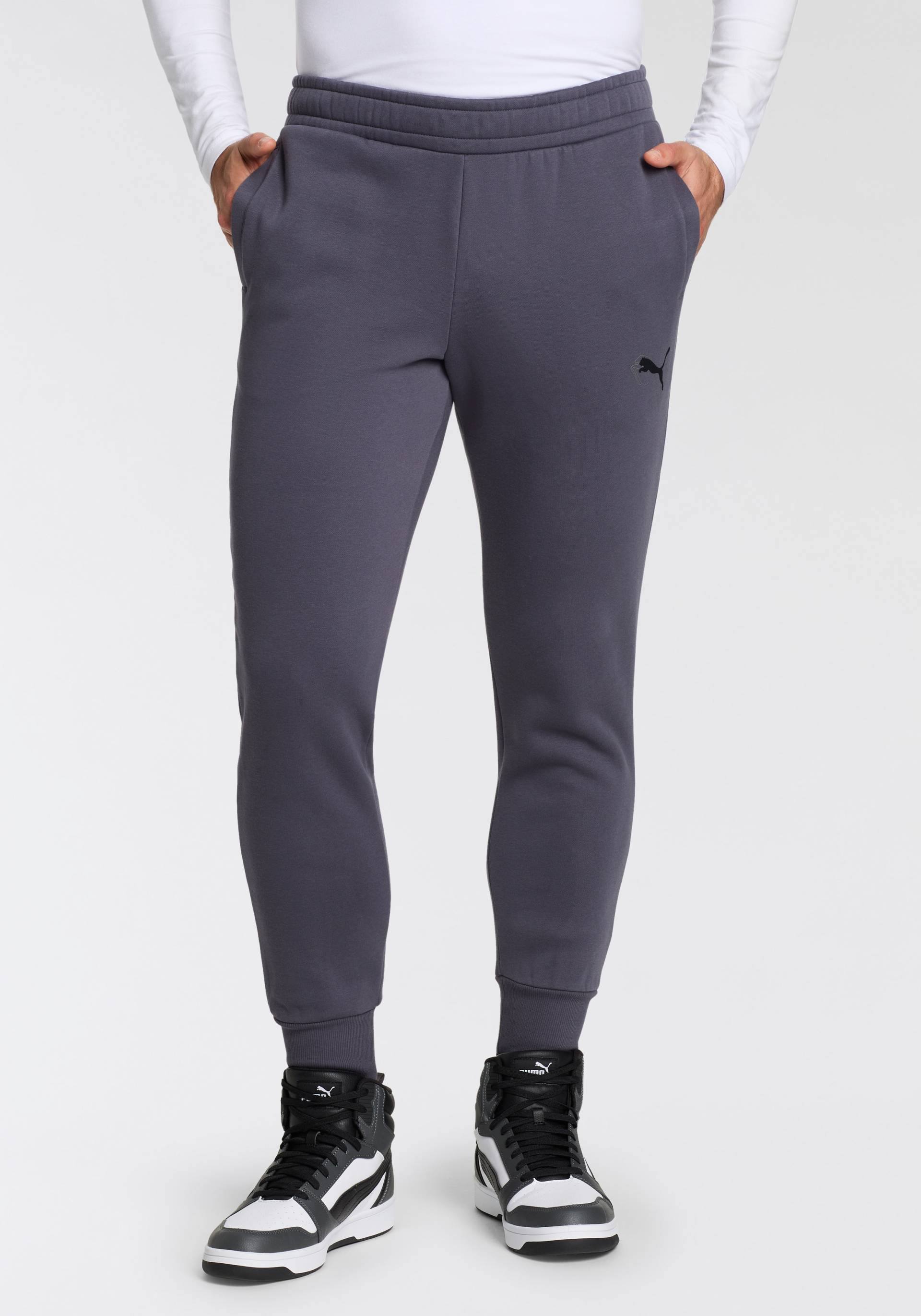 PUMA Jogginghose »ESS+ LOGO LAB CAT SWEATPANTS FL CL«, Jogginghose PUMA Jogginghose »ESS+ LOGO LAB CAT SWEATPANTS FL CL«, Jogginghose von Puma