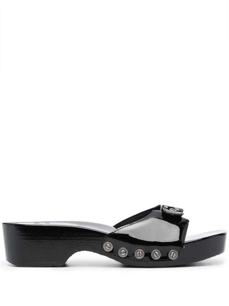 RE/DONE patent-finish leather mules - Black von RE/DONE