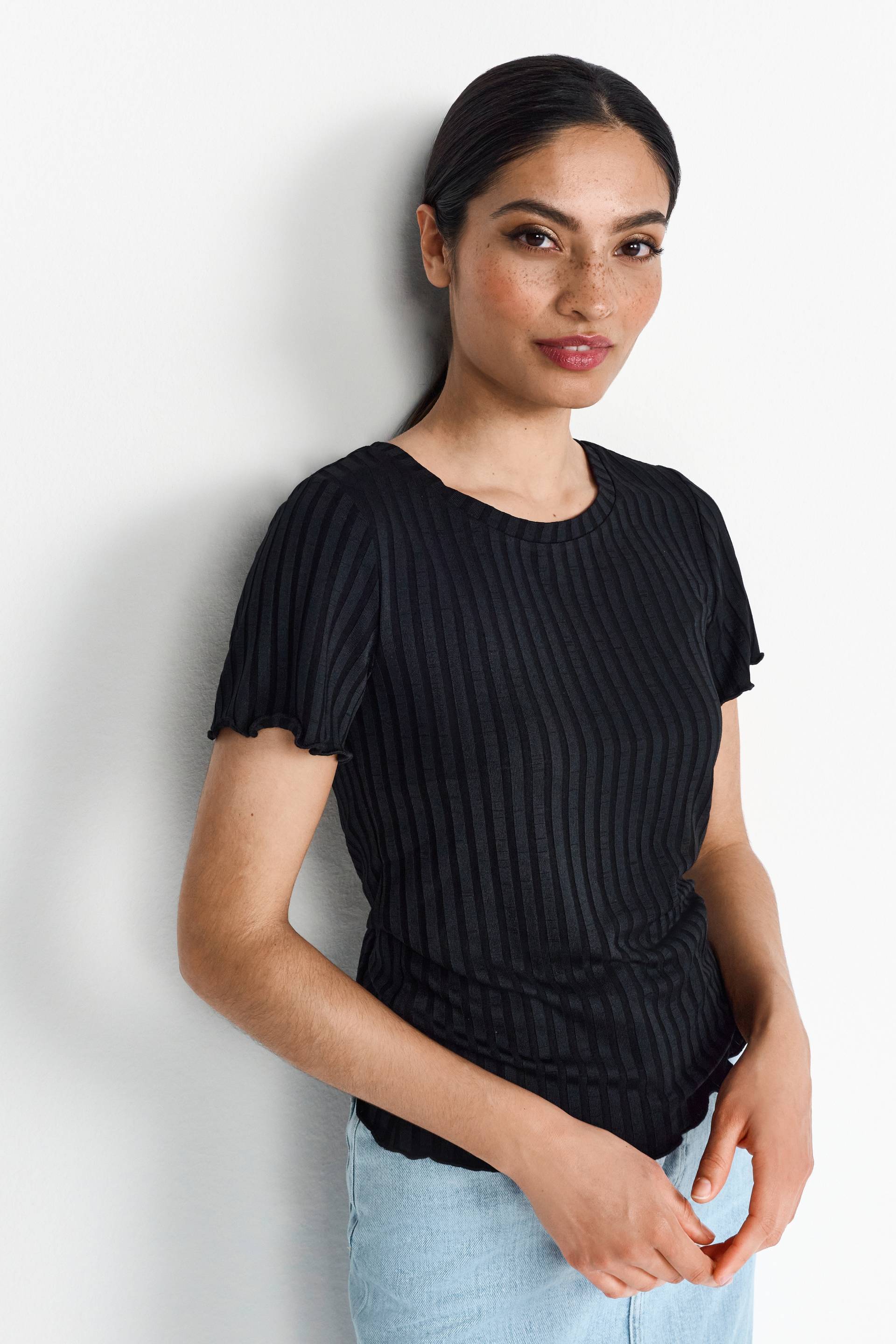 RICHROYAL Kurzarmshirt, Mit gewelltem Saum an Rumpf und Ärmeln RICHROYAL Kurzarmshirt, Mit gewelltem Saum an Rumpf und Ärmeln von RICHROYAL