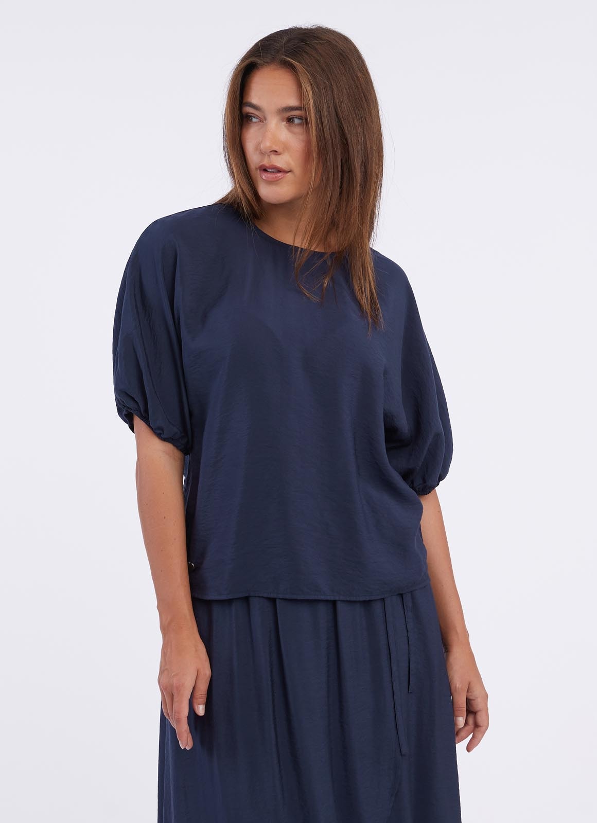 Ragwear Kurzarmshirt »CAIT«, Kurzarm mit elastischem Abschluss im Relax Fit Ragwear Kurzarmshirt »CAIT«, Kurzarm mit elastischem Abschluss im Relax Fit von Ragwear