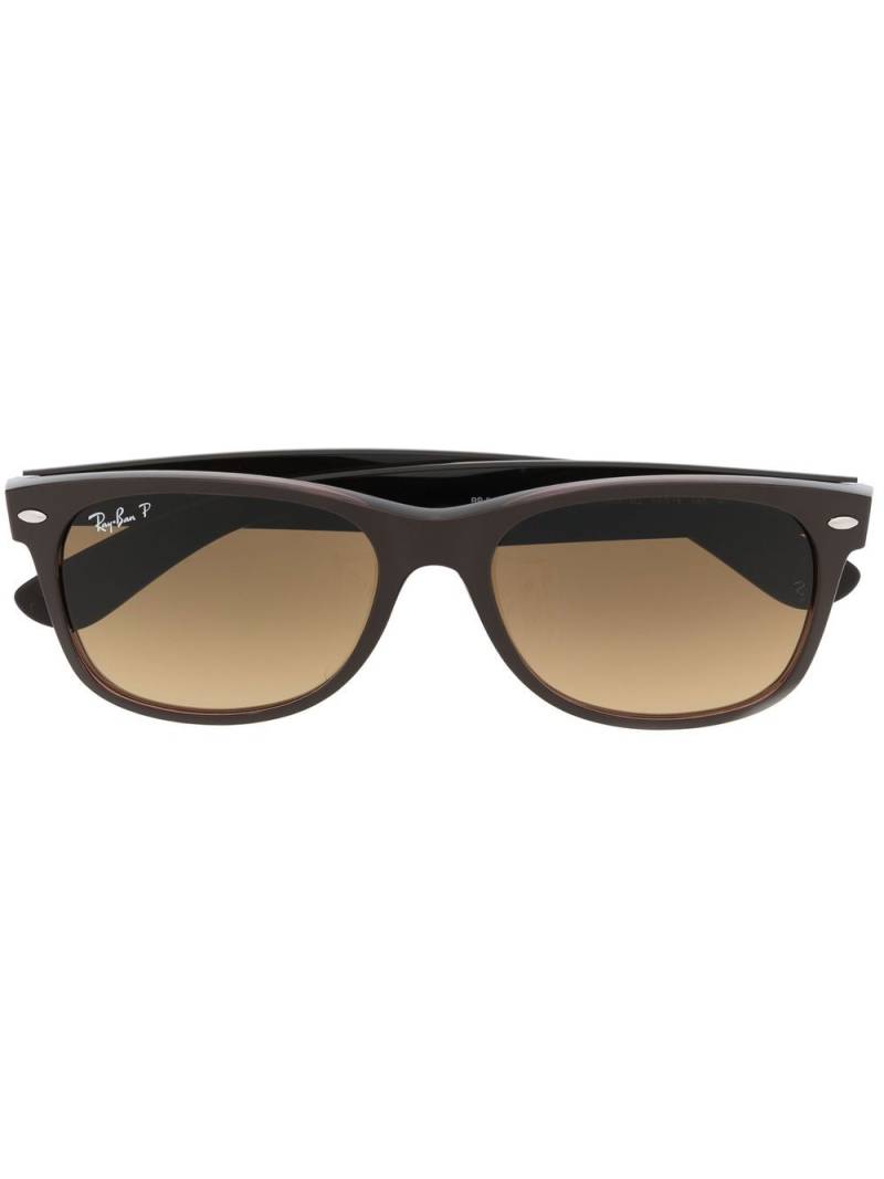 Ray-Ban logo-plaque sunglasses - Brown von Ray-Ban