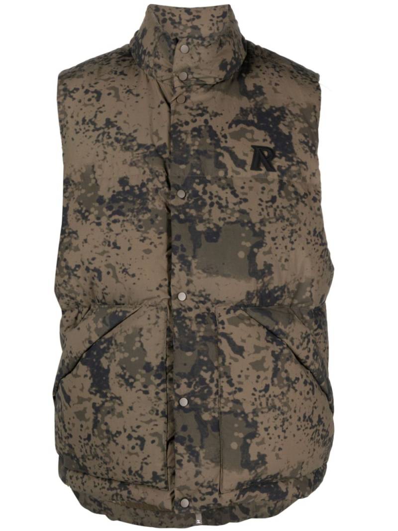 Represent camouflage-print puffer gilet - Brown von Represent