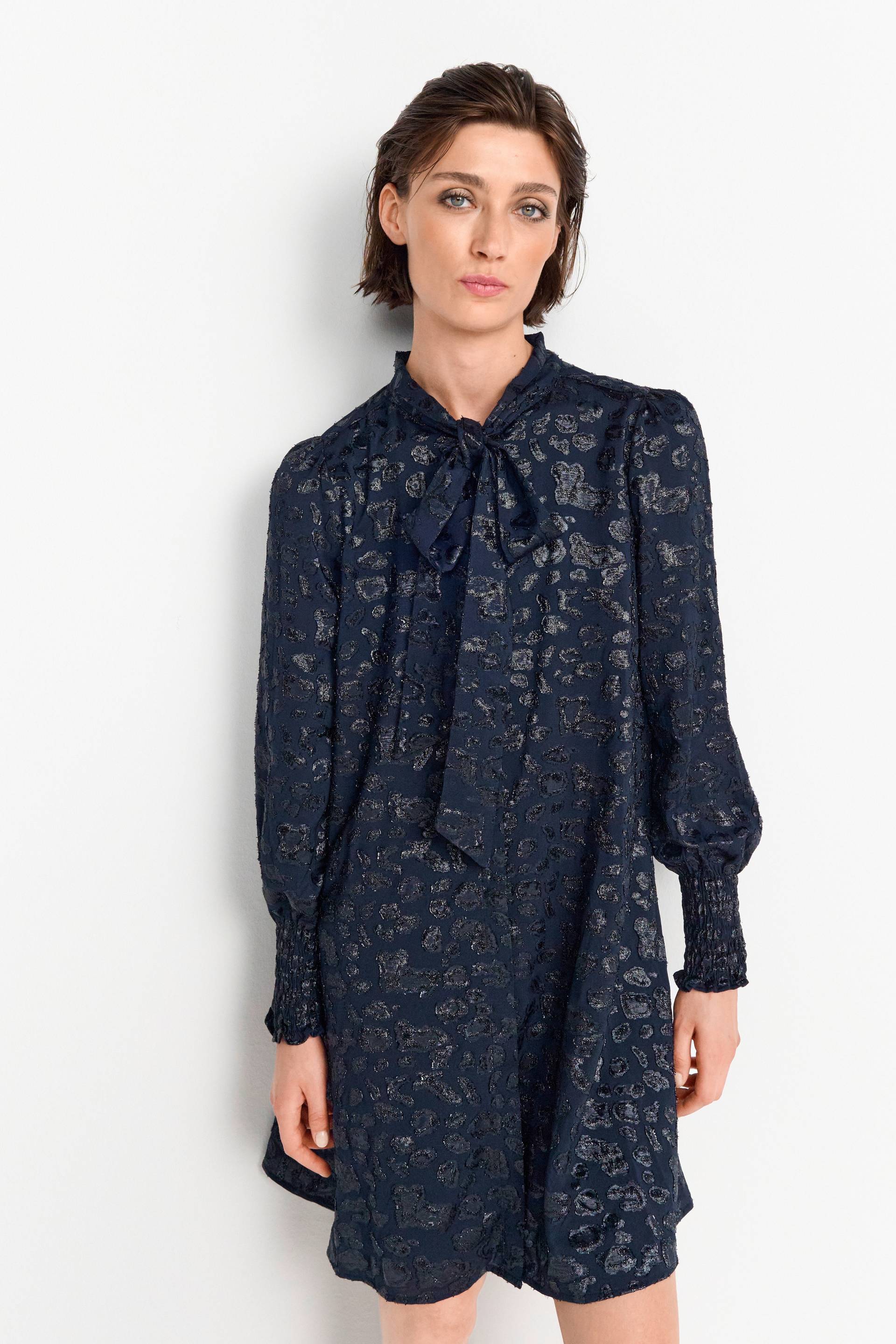Rich & Royal Minikleid, in schimmerndem Jacquard-Look mit Leo-Ausbrenner Rich & Royal Minikleid, in schimmerndem Jacquard-Look mit Leo-Ausbrenner von Rich & Royal