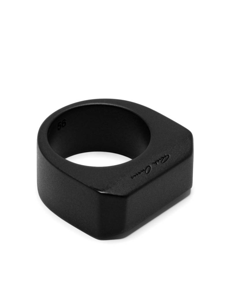 Rick Owens matte bevelled ring - Black von Rick Owens