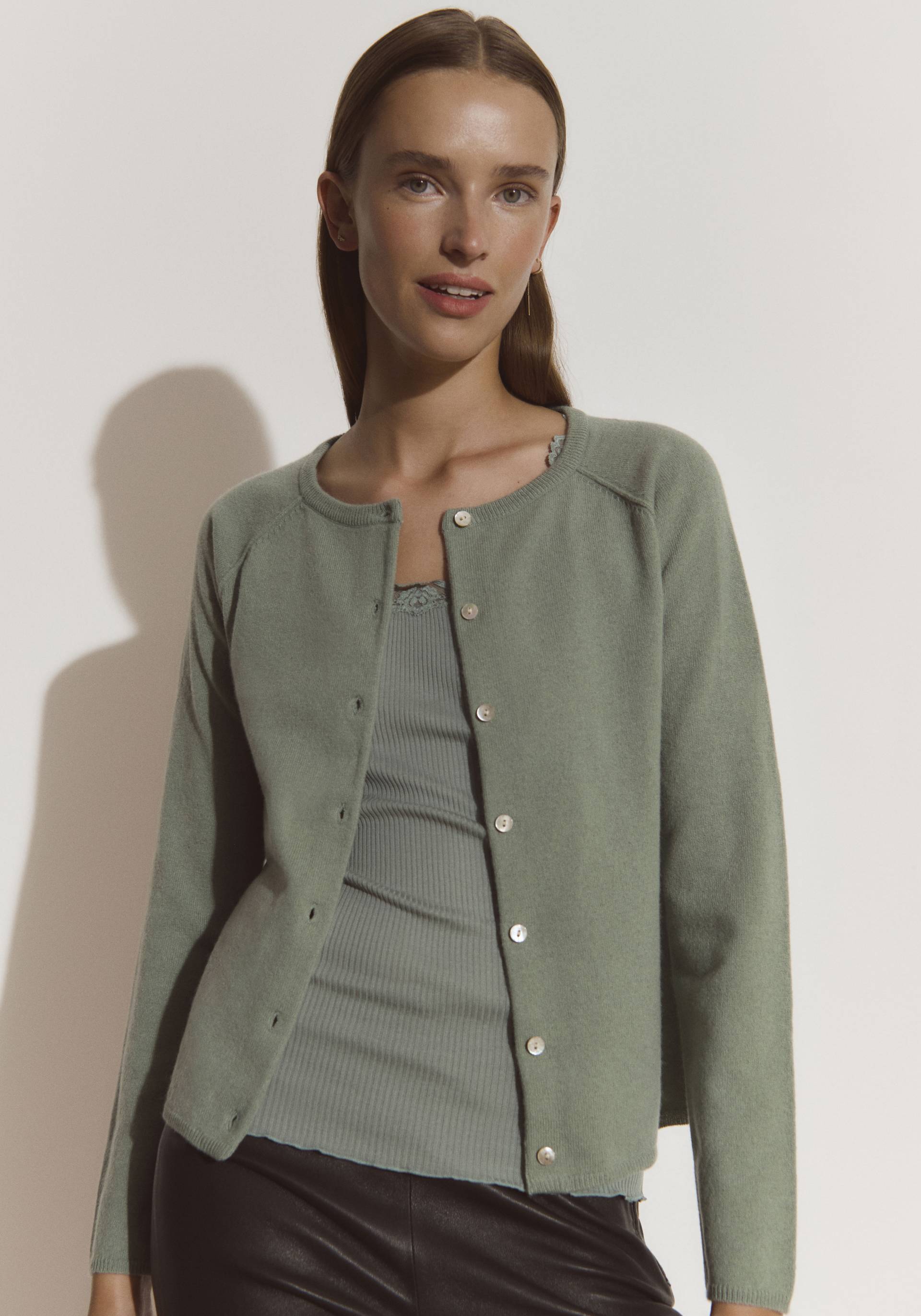 rosemunde Strickjacke »LAICA«, mit Wolle und Kasmir rosemunde Strickjacke »LAICA«, mit Wolle und Kasmir von Rosemunde
