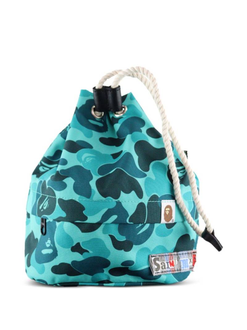 SAINT MXXXXXX x BAPE camouflage-print bucket bag - Blue von SAINT MXXXXXX