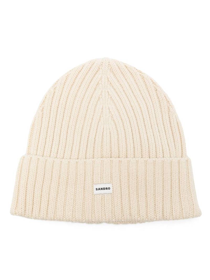 SANDRO logo-patch beanie hat - Neutrals von SANDRO