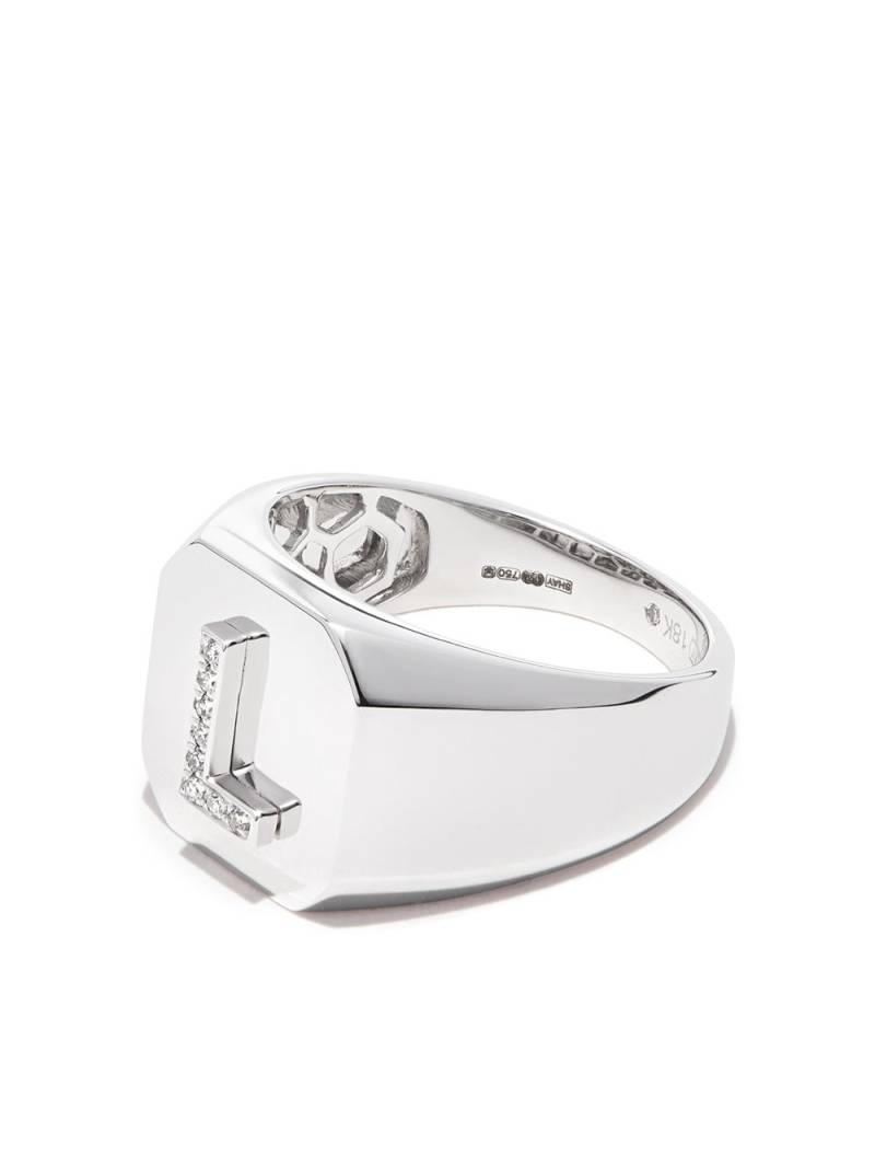 SHAY 18kt white gold Champion initial ring - Silver von SHAY