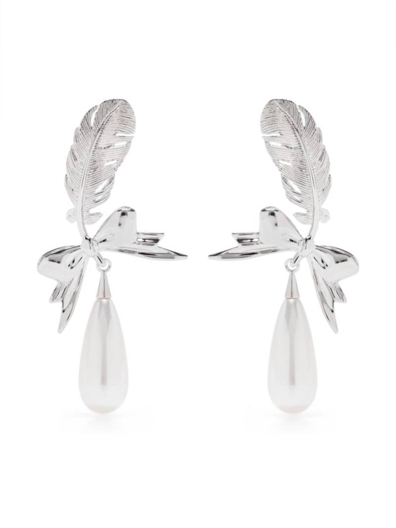 SHUSHU/TONG x YVMIN Teardrop Feather earrings - Silver von SHUSHU/TONG