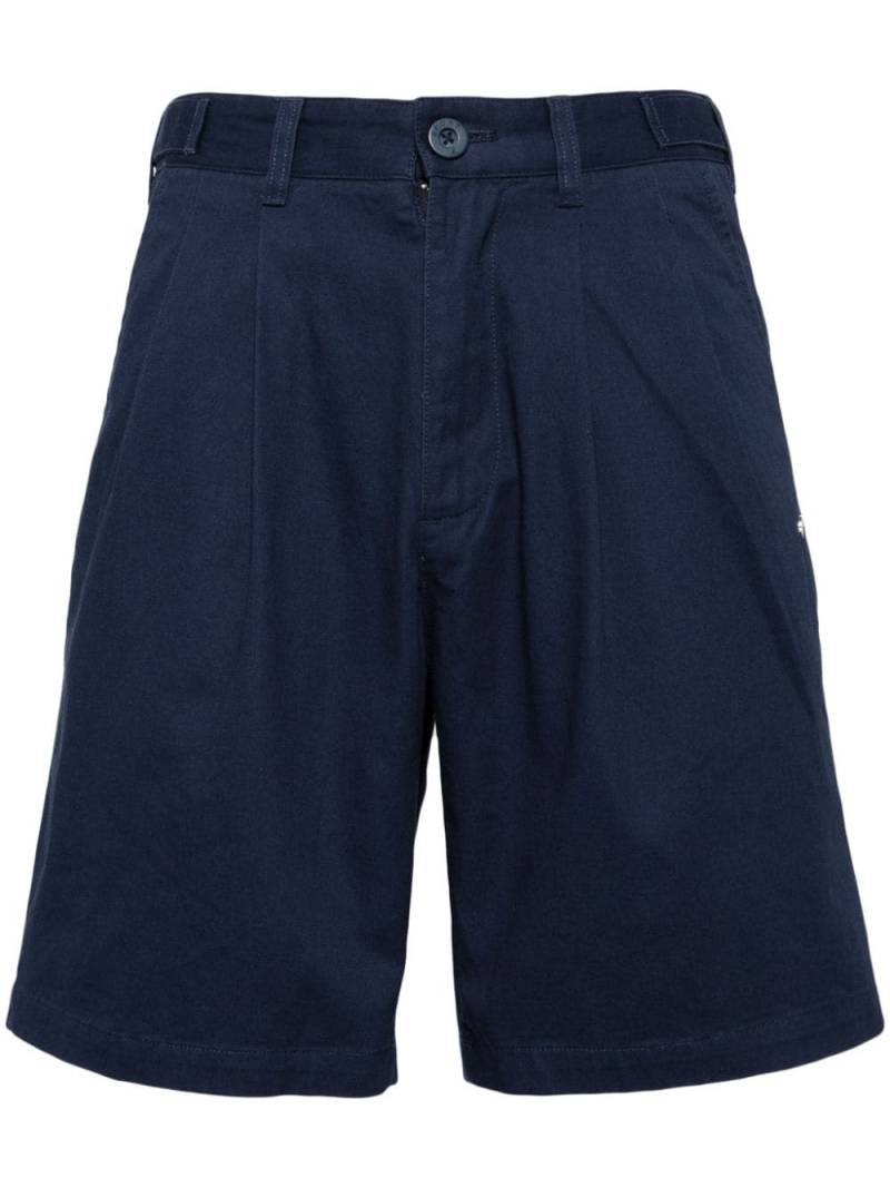 SPORT b. by agnès b. logo-plaque pleated cotton shorts - Blue von SPORT b. by agnès b.