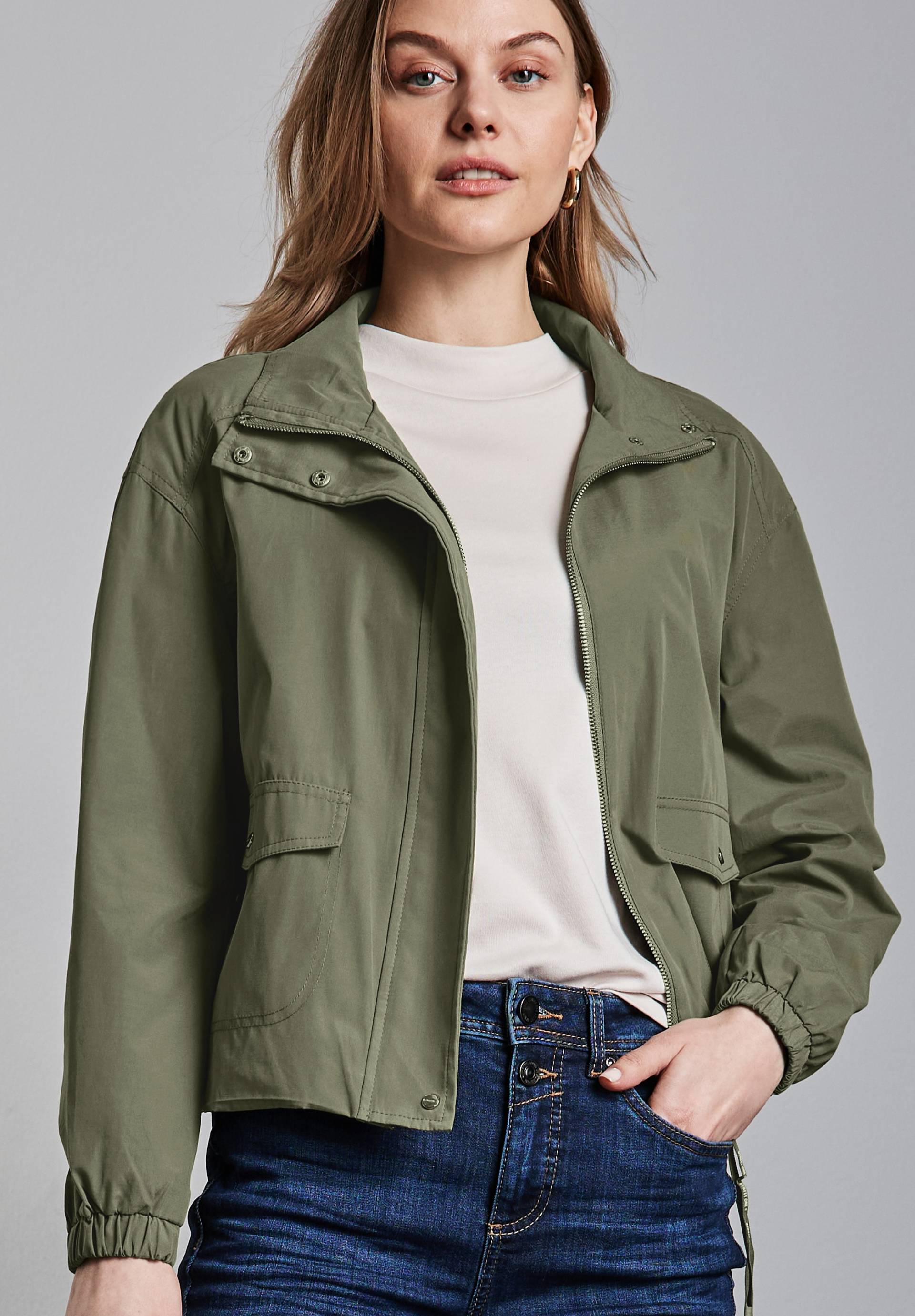 STREET ONE Kurzjacke, ohne Kapuze, mit Stehkragen STREET ONE Kurzjacke, ohne Kapuze, mit Stehkragen von STREET ONE