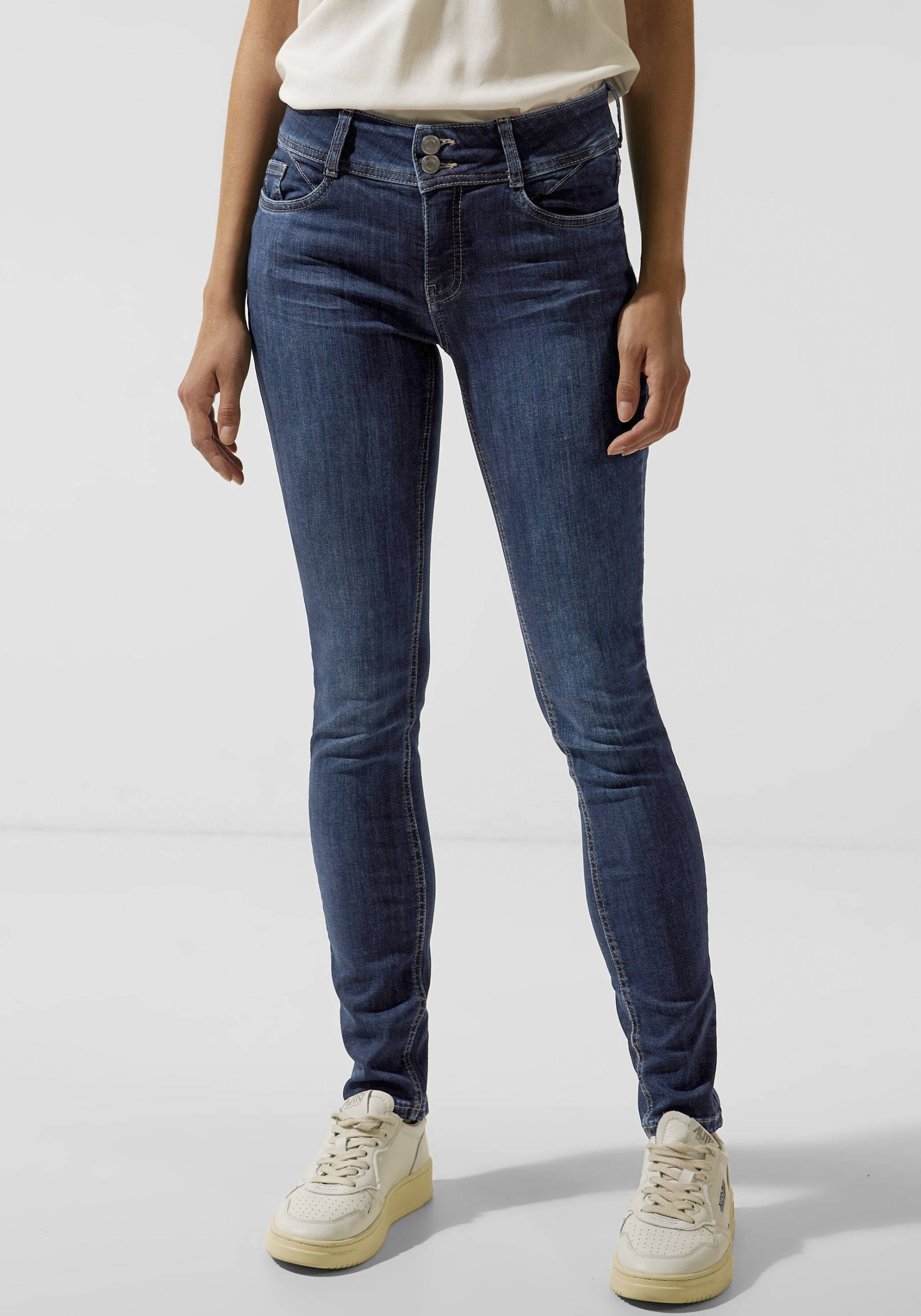 STREET ONE Slim-fit-Jeans, mit Markenlabel hinten von STREET ONE