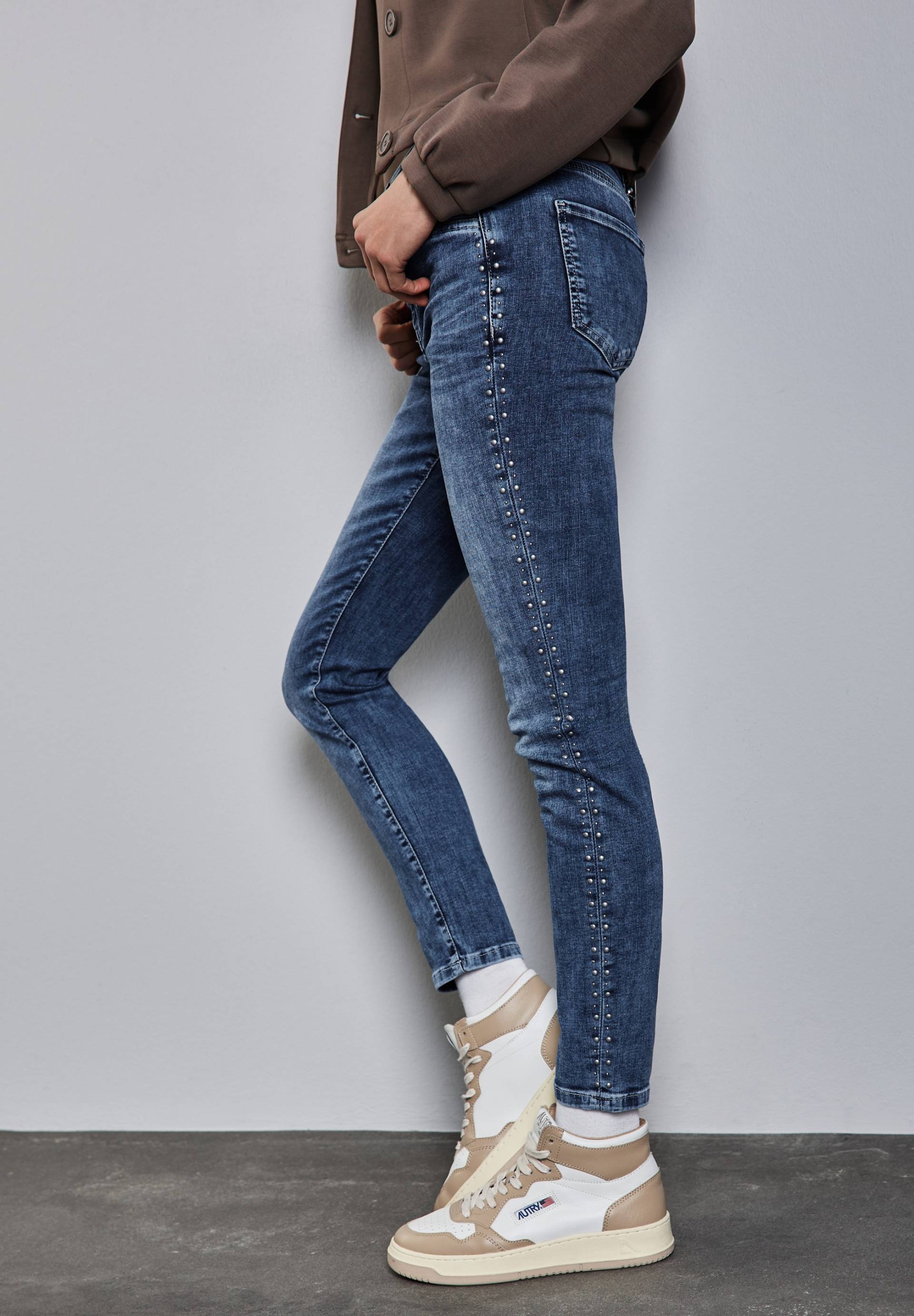 STREET ONE Slim-fit-Jeans »YORK Style«, mit Nieten und Stretch STREET ONE Slim-fit-Jeans »YORK Style«, mit Nieten und Stretch von STREET ONE