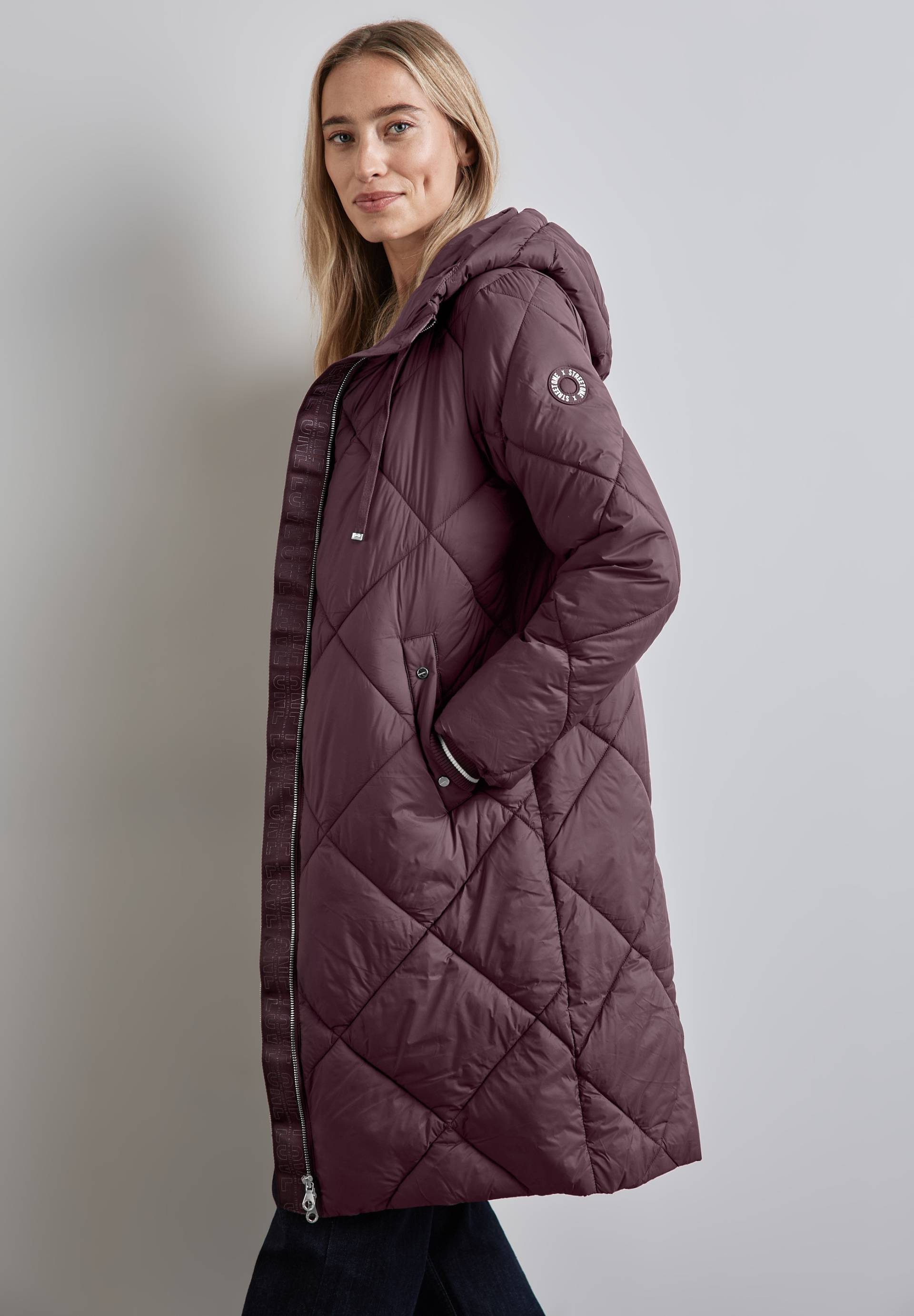 STREET ONE Steppjacke, mit Kapuze, mit Kapuze und Tunnelzug STREET ONE Steppjacke, mit Kapuze, mit Kapuze und Tunnelzug von STREET ONE
