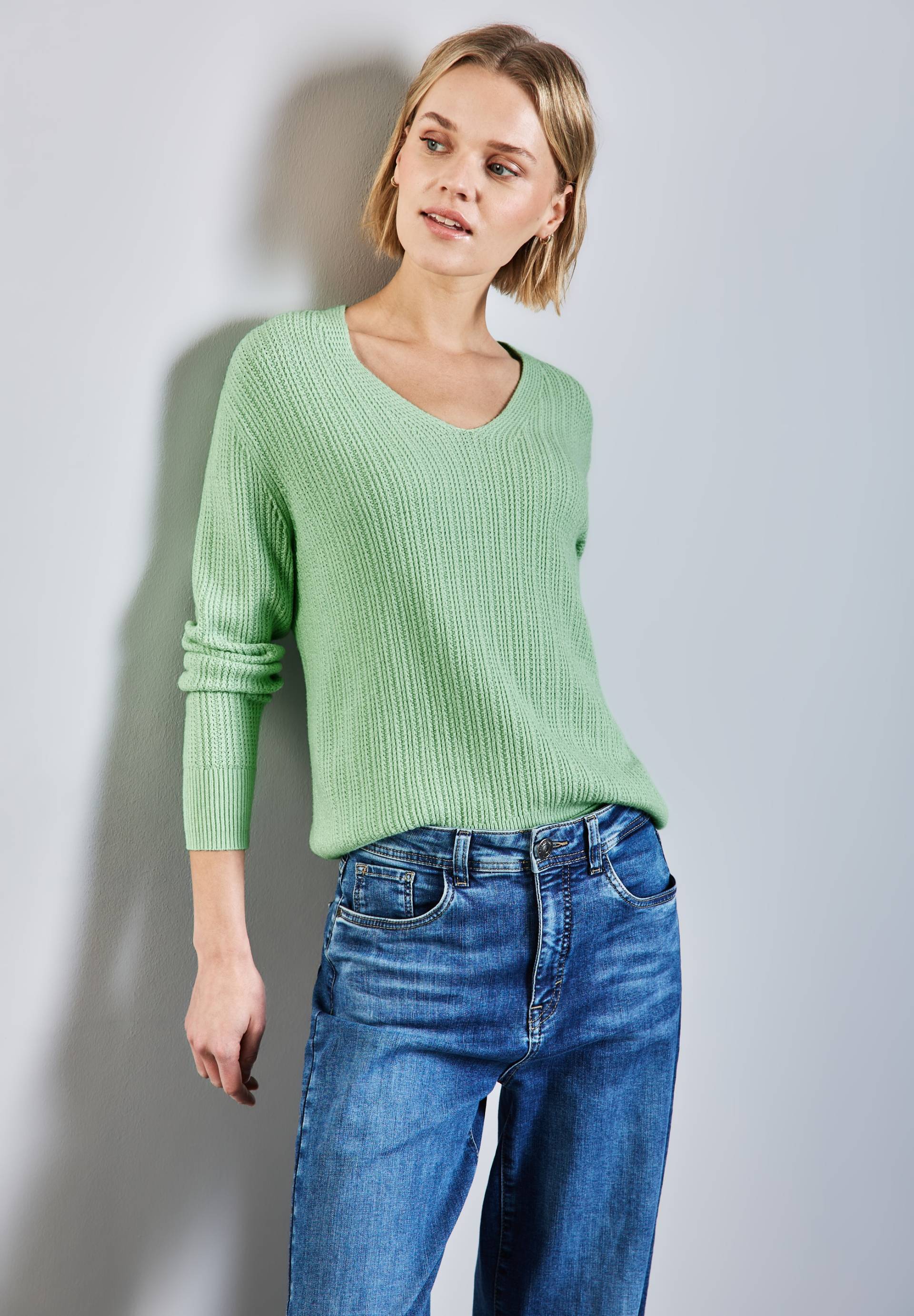 STREET ONE V-Ausschnitt-Pullover, mit Rippstruktur STREET ONE V-Ausschnitt-Pullover, mit Rippstruktur von STREET ONE