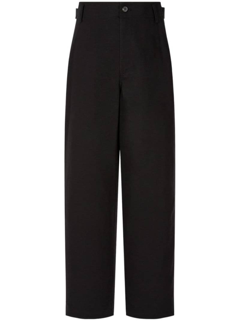 STUDIO TOMBOY button-fastening tapered trousers - Black von STUDIO TOMBOY