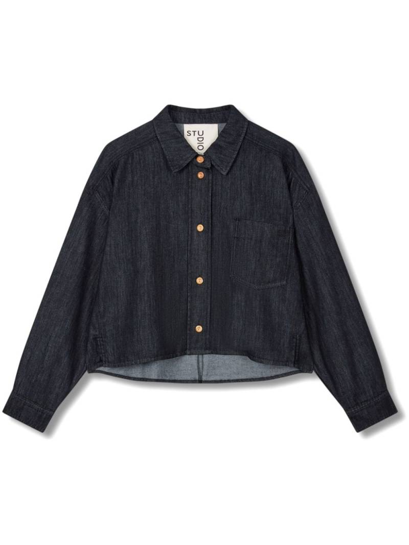 STUDIO TOMBOY cropped shirt - Blue von STUDIO TOMBOY