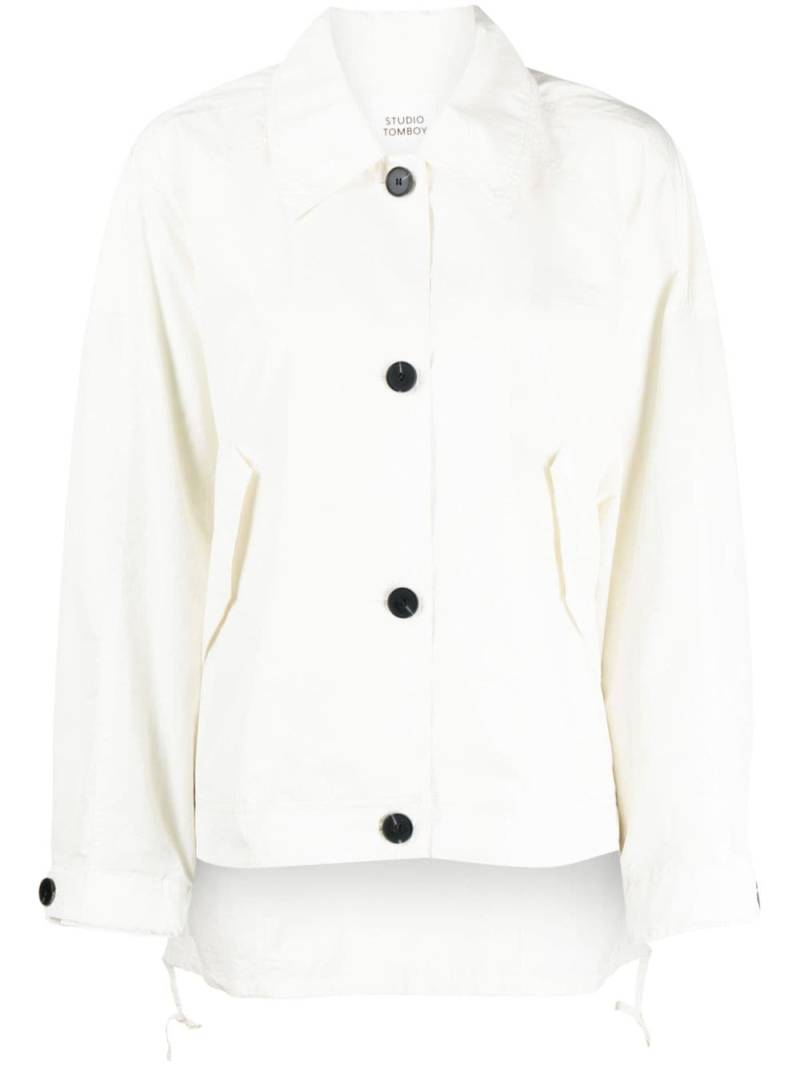 STUDIO TOMBOY drawstring-hem button-down jacket - White von STUDIO TOMBOY