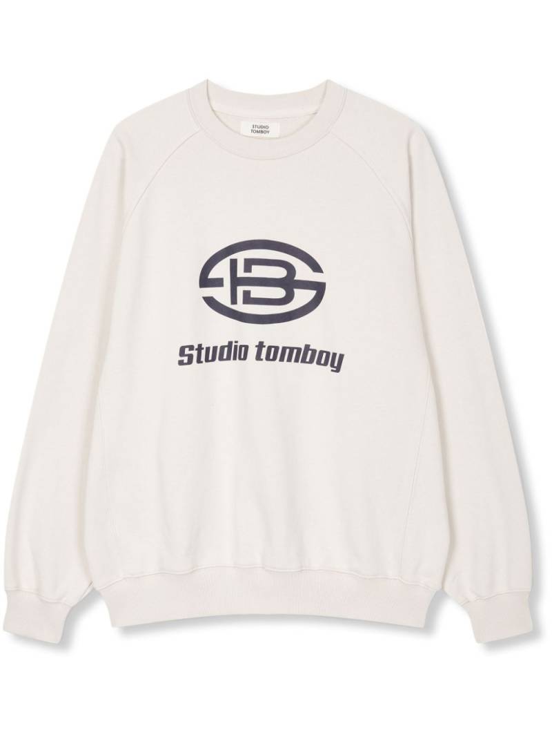 STUDIO TOMBOY logo-print sweatshirt - Neutrals von STUDIO TOMBOY