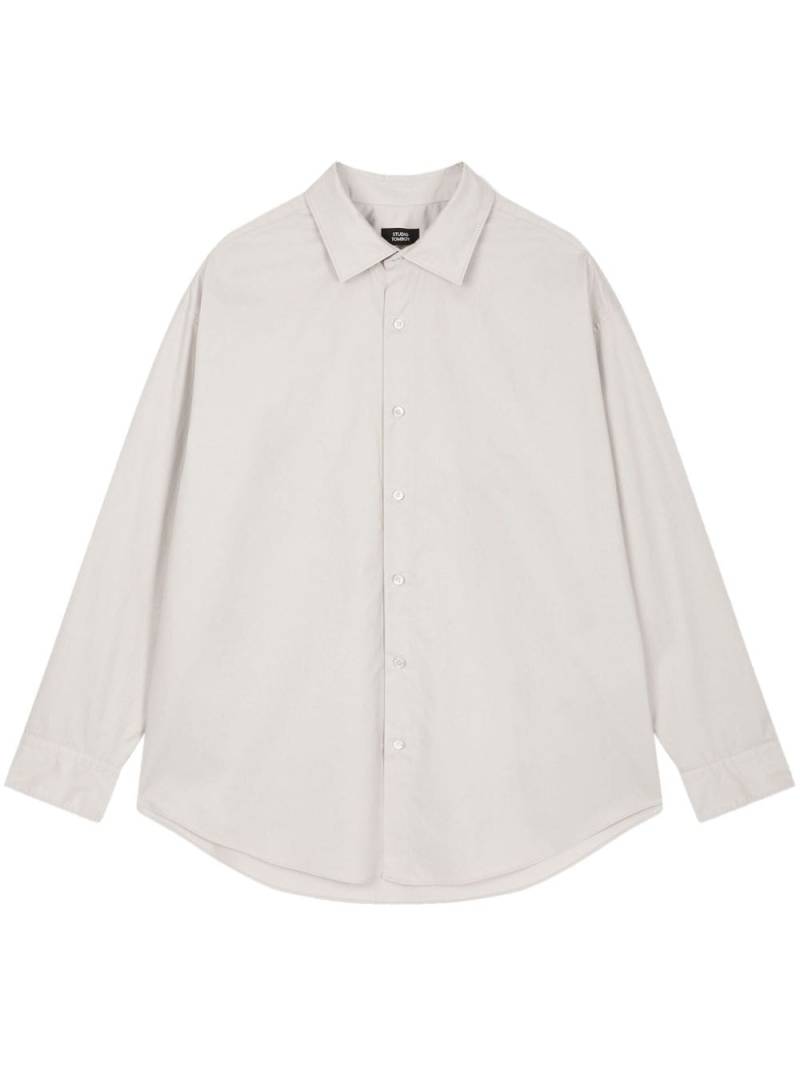 STUDIO TOMBOY long-sleeved shirt - White von STUDIO TOMBOY