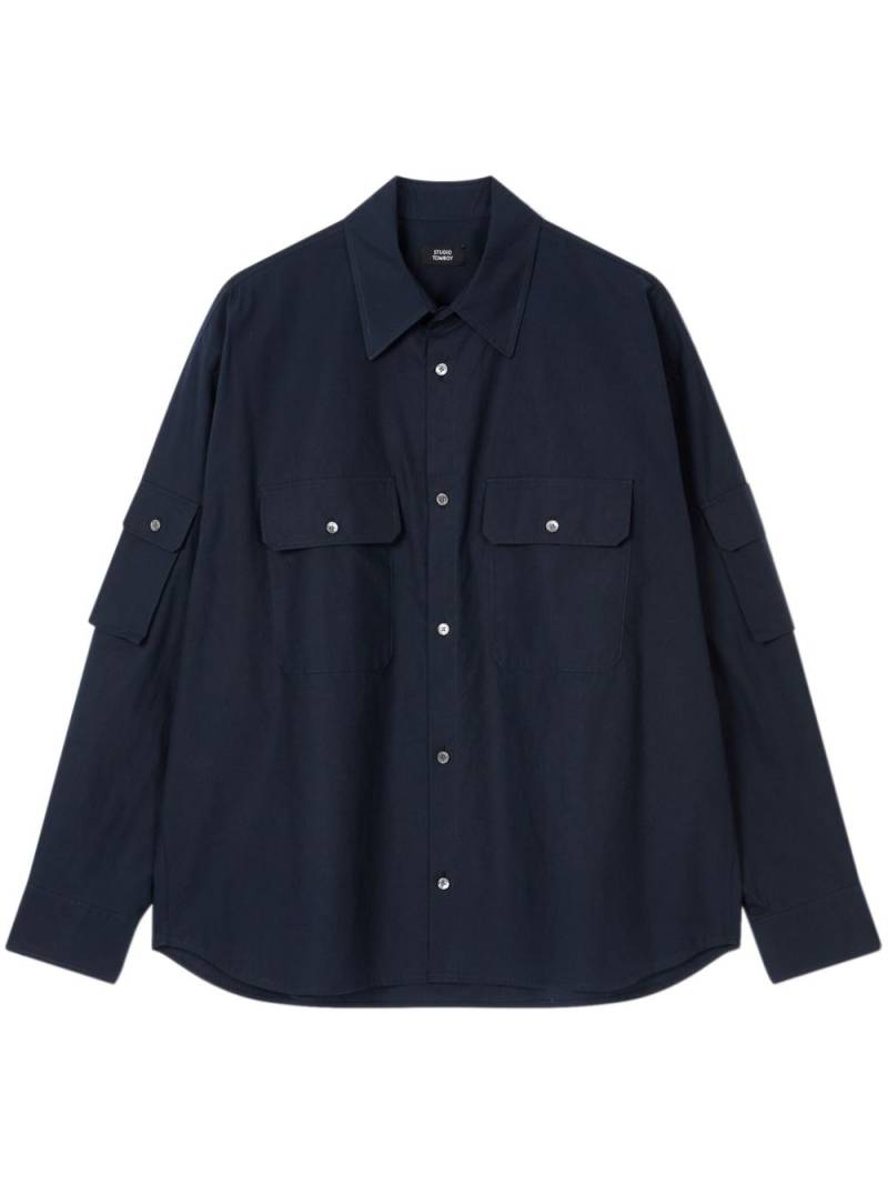 STUDIO TOMBOY multi-pocket cotton shirt - Blue von STUDIO TOMBOY