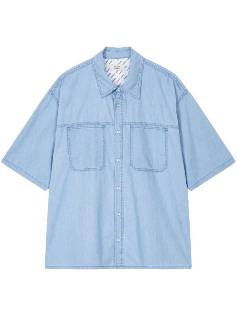 STUDIO TOMBOY short-sleeve denim shirt - Blue von STUDIO TOMBOY