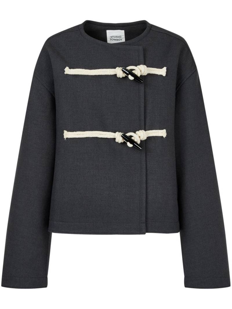 STUDIO TOMBOY toggle jacket - Grey von STUDIO TOMBOY