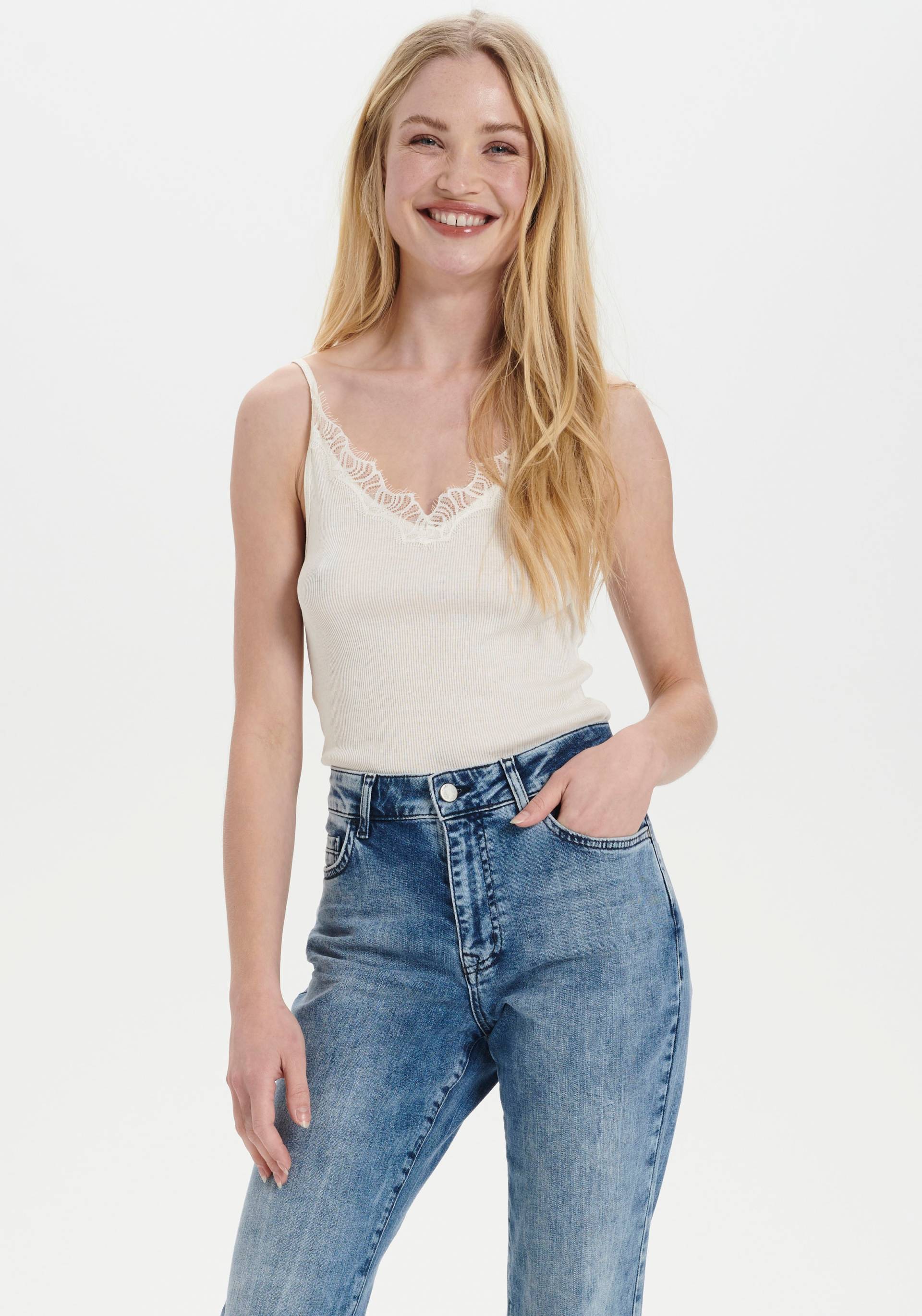 Saint Tropez Spaghettitop »SZ-MAYA STRAP TOP«, mit Seidenanteil Saint Tropez Spaghettitop »SZ-MAYA STRAP TOP«, mit Seidenanteil von Saint Tropez