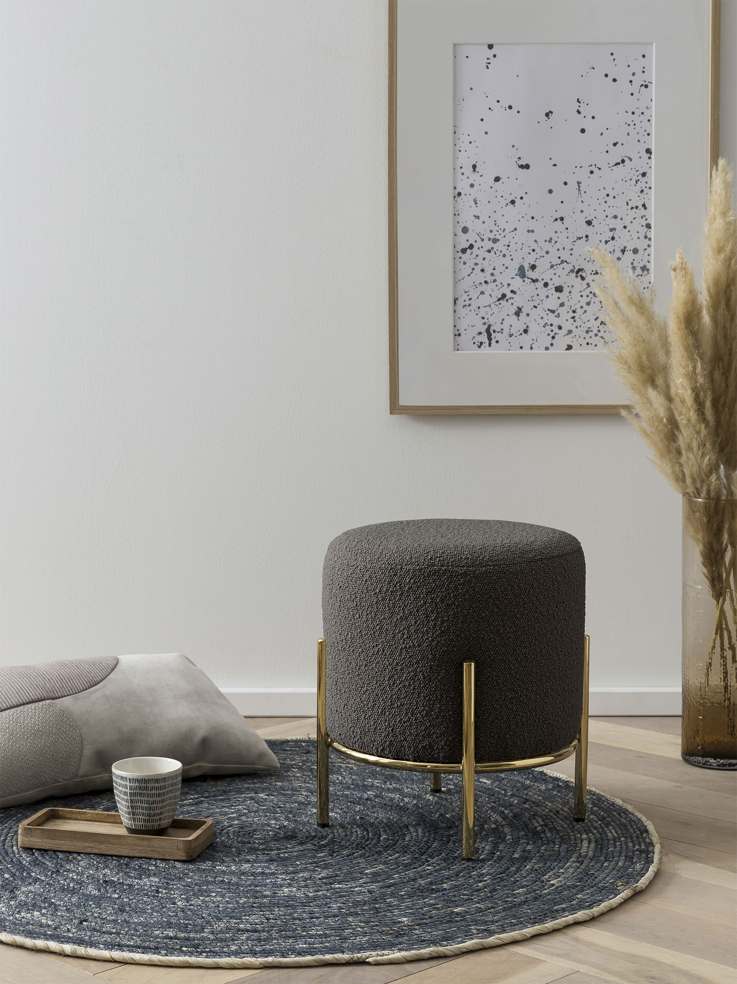SalesFever Polsterhocker, mit Design-Gestell aus goldfarbenem Metall SalesFever Polsterhocker, mit Design-Gestell aus goldfarbenem Metall von SalesFever