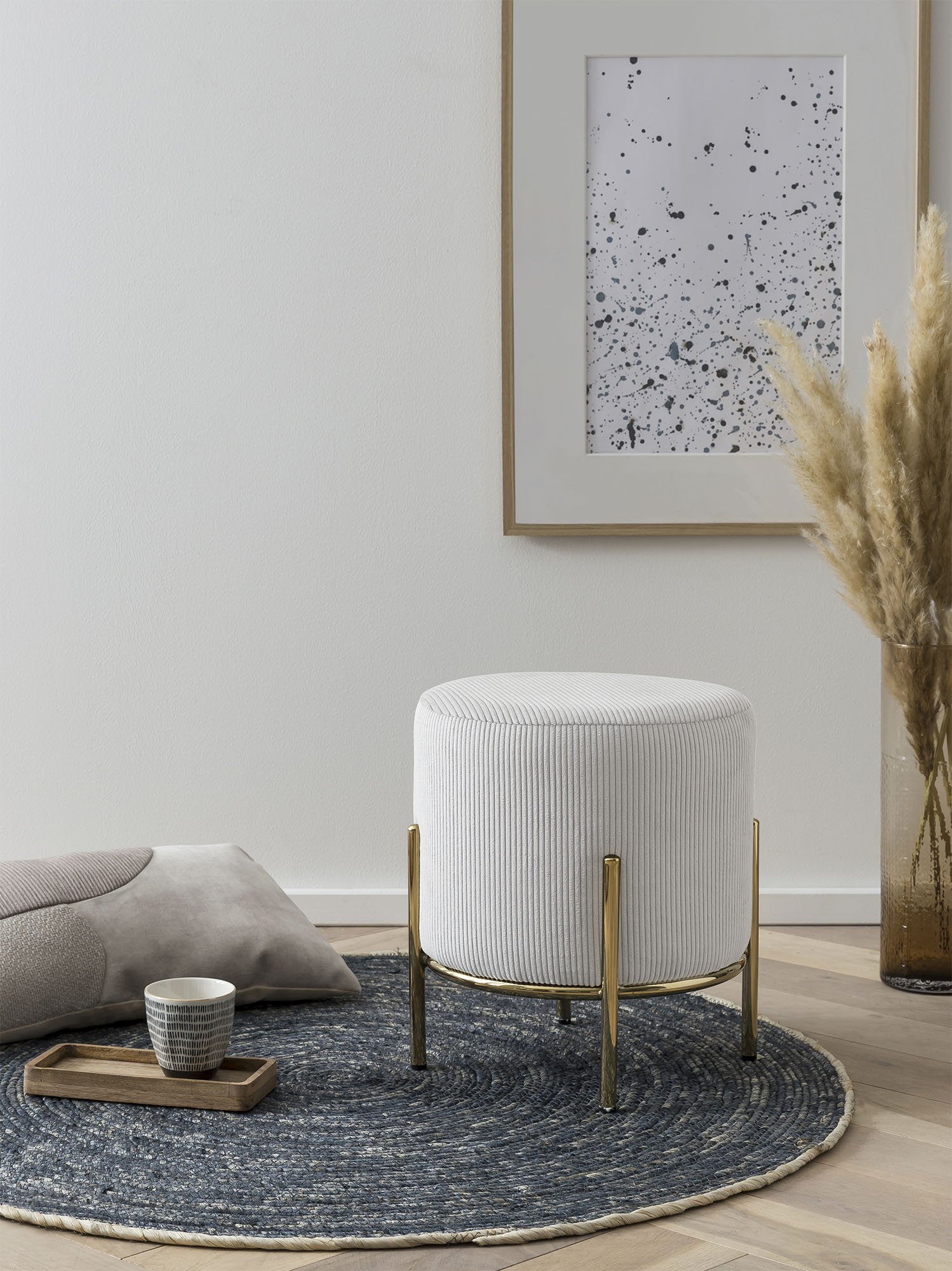 SalesFever Polsterhocker, mit Design-Gestell aus goldfarbenem Metall SalesFever Polsterhocker, mit Design-Gestell aus goldfarbenem Metall von SalesFever