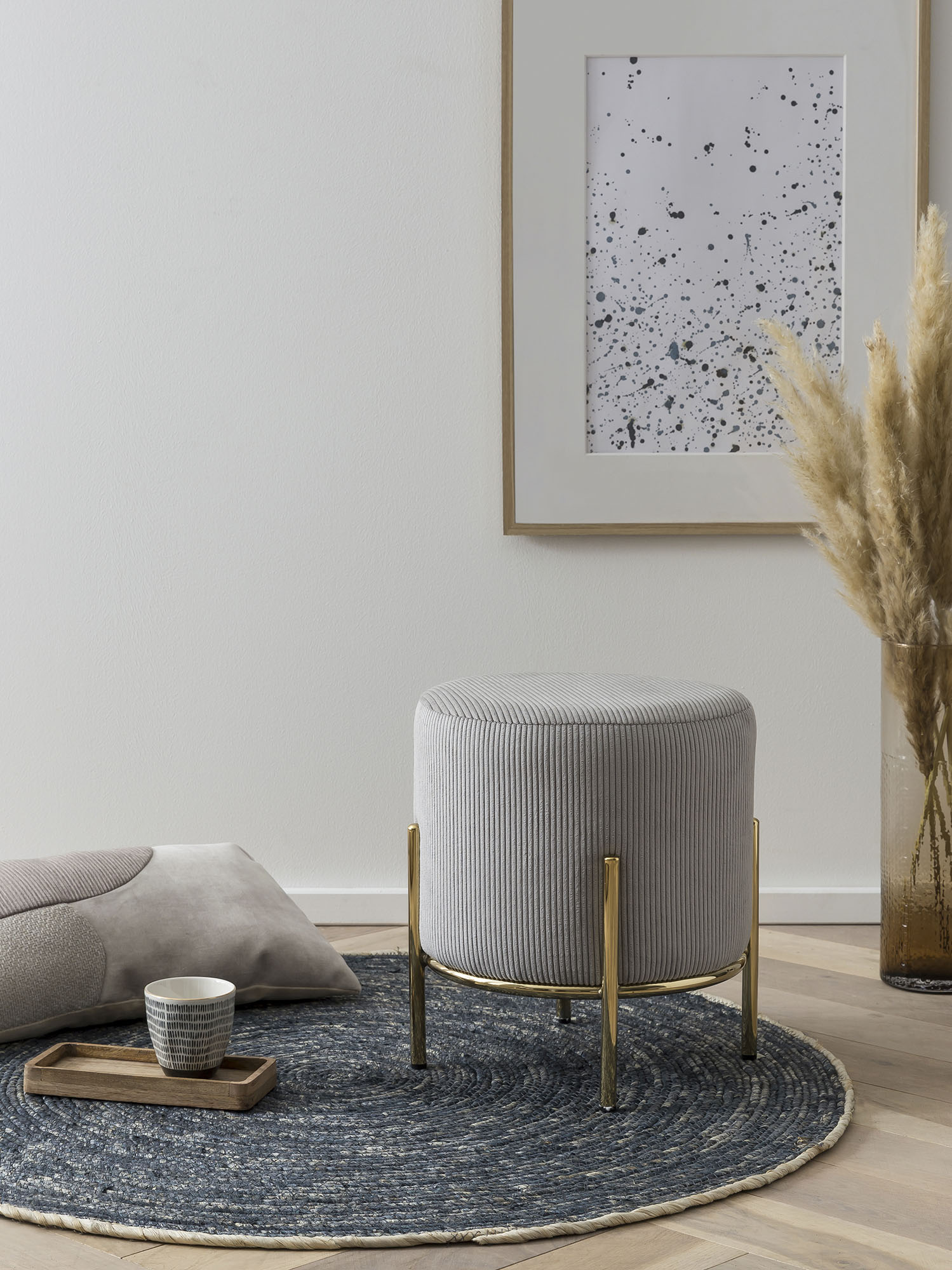 SalesFever Polsterhocker, mit Design-Gestell aus goldfarbenem Metall SalesFever Polsterhocker, mit Design-Gestell aus goldfarbenem Metall von SalesFever