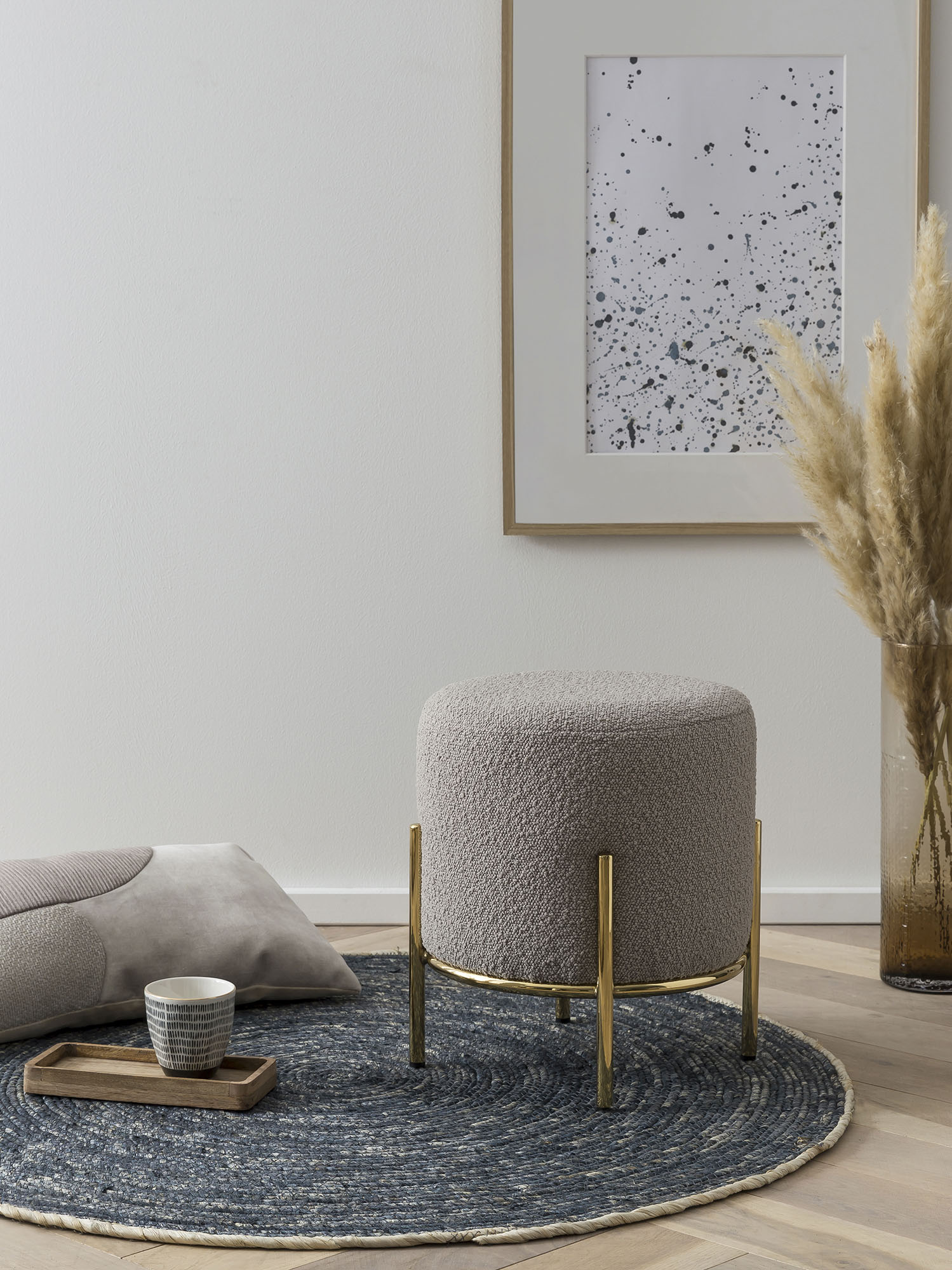 SalesFever Polsterhocker, mit Design-Gestell aus goldfarbenem Metall SalesFever Polsterhocker, mit Design-Gestell aus goldfarbenem Metall von SalesFever