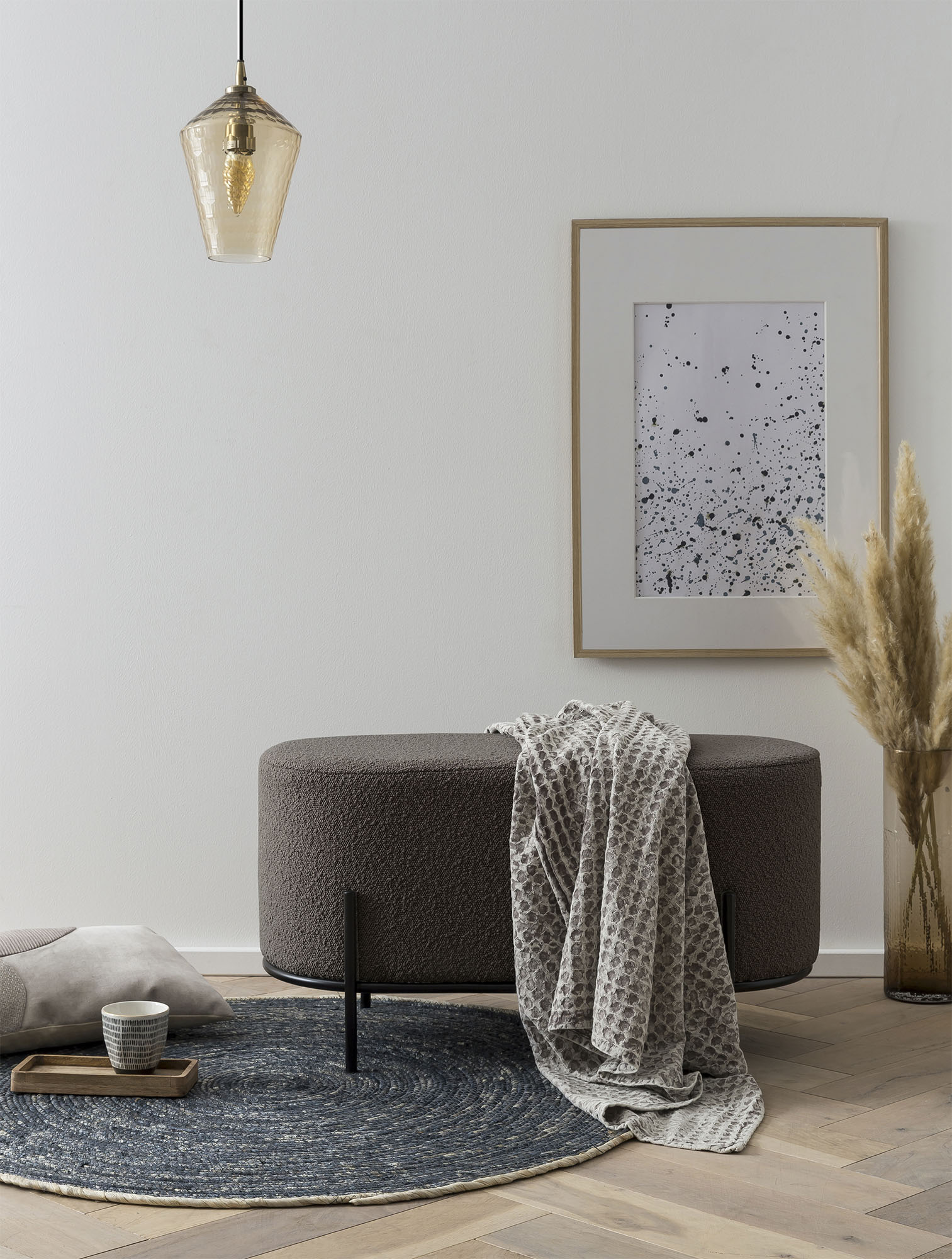 SalesFever Polsterhocker, mit Design-Gestell aus schwarzem Metall SalesFever Polsterhocker, mit Design-Gestell aus schwarzem Metall von SalesFever