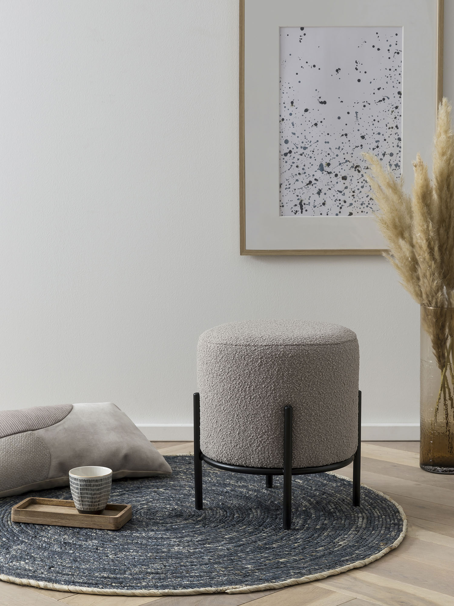 SalesFever Polsterhocker, mit Design-Gestell aus schwarzem Metall SalesFever Polsterhocker, mit Design-Gestell aus schwarzem Metall von SalesFever
