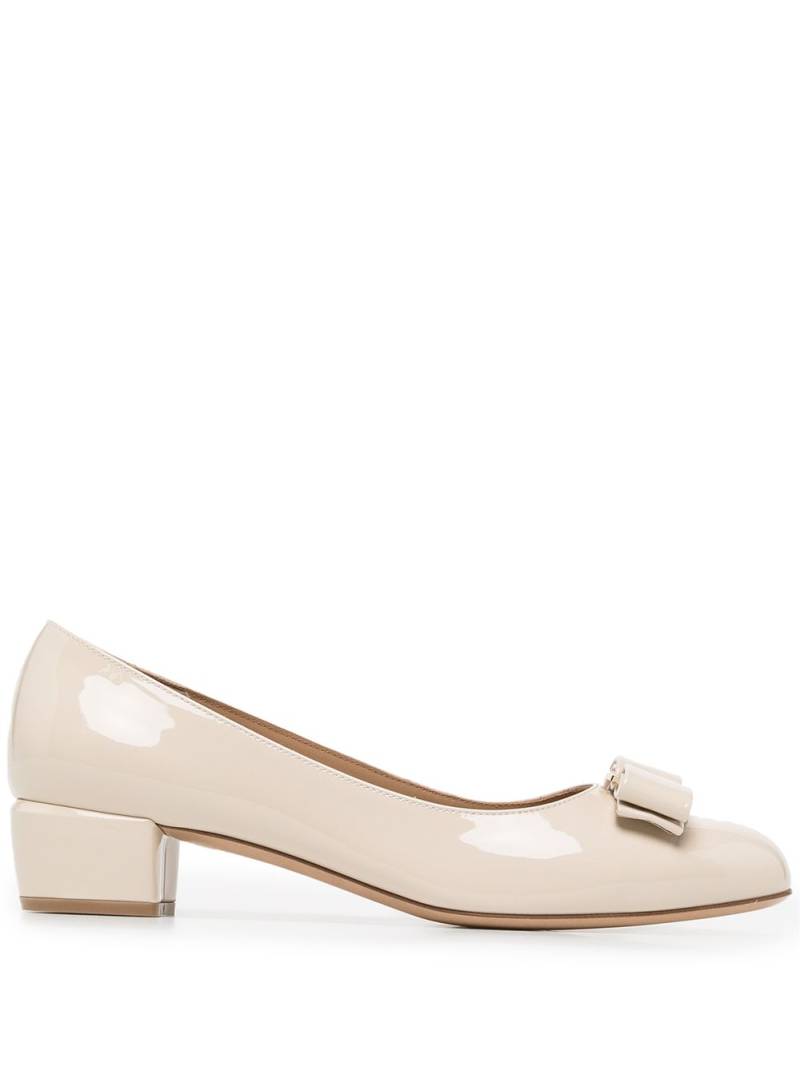 Ferragamo Vara 1 bow pumps - Neutrals von Ferragamo