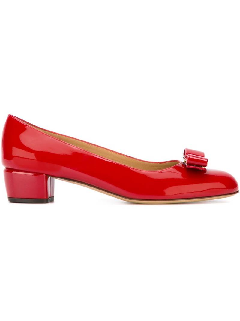 Ferragamo Vara bow-detail leather pumps - Red von Ferragamo