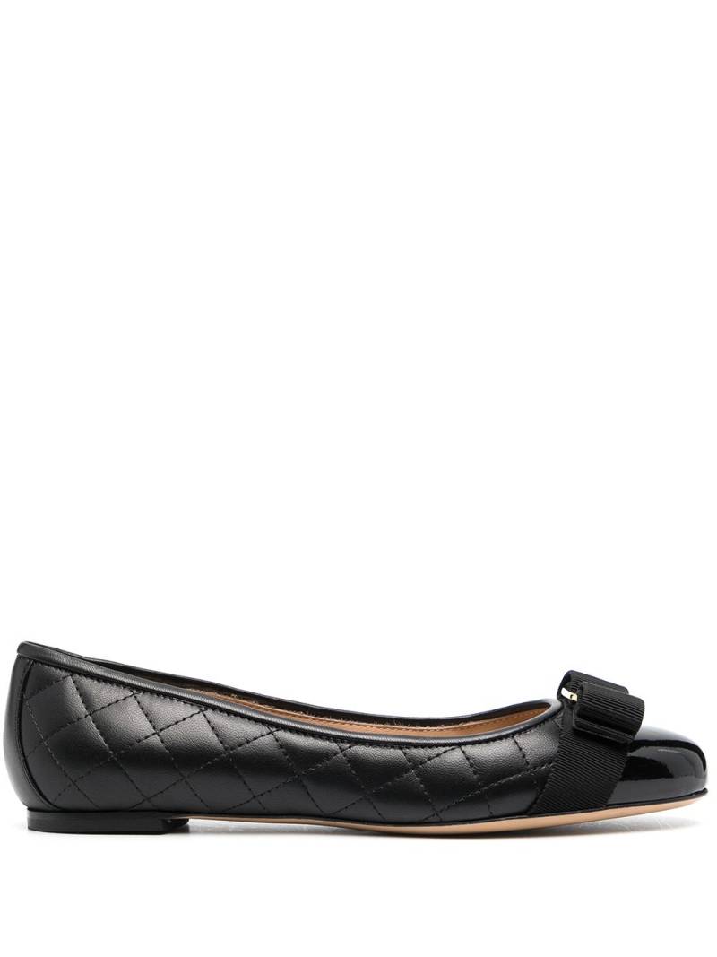 Ferragamo Varina quilted ballerina shoes - Black von Ferragamo