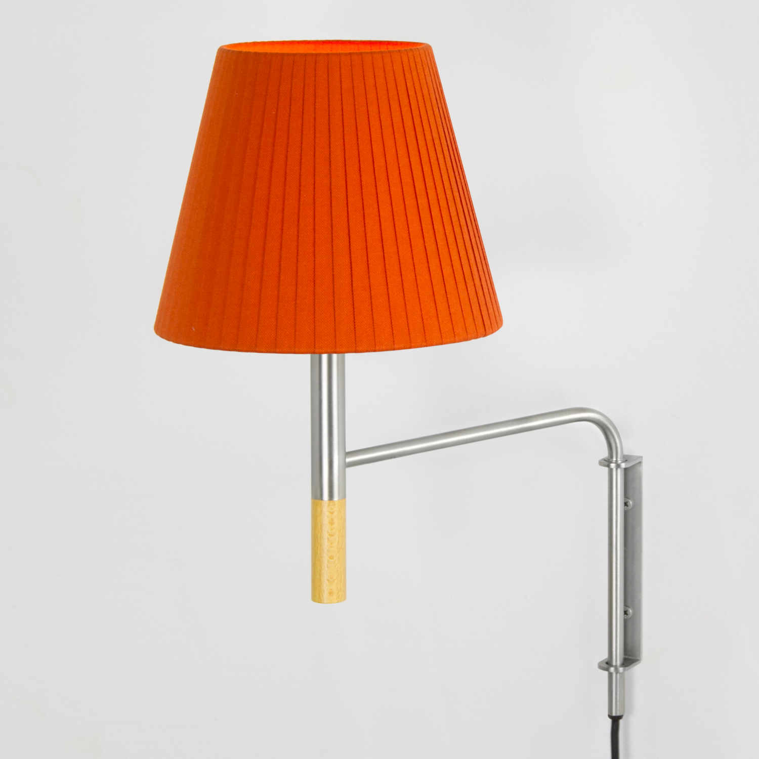 BC1 LED Wandleuchte, Lampenschirm rot-amber BC1 LED Wandleuchte, Lampenschirm rot-amber von Santa & Cole