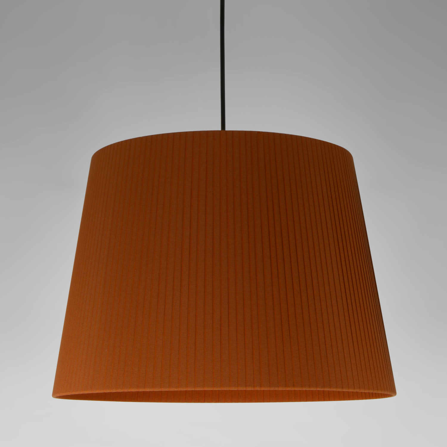 Sísísí cónicas GT1 LED Pendelleuchte, Lampenschirm terracotta von Santa & Cole