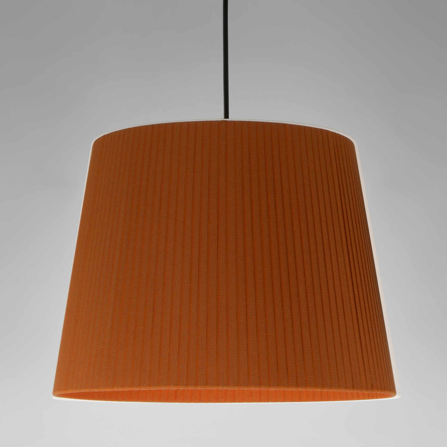 Sísísí cónicas GT3 LED Pendelleuchte, Lampenschirm terracotta von Santa & Cole